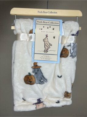 NEW Pooh Bear Collection Winnie the Pooh Jack O'Lantern & Bats Baby Blanket